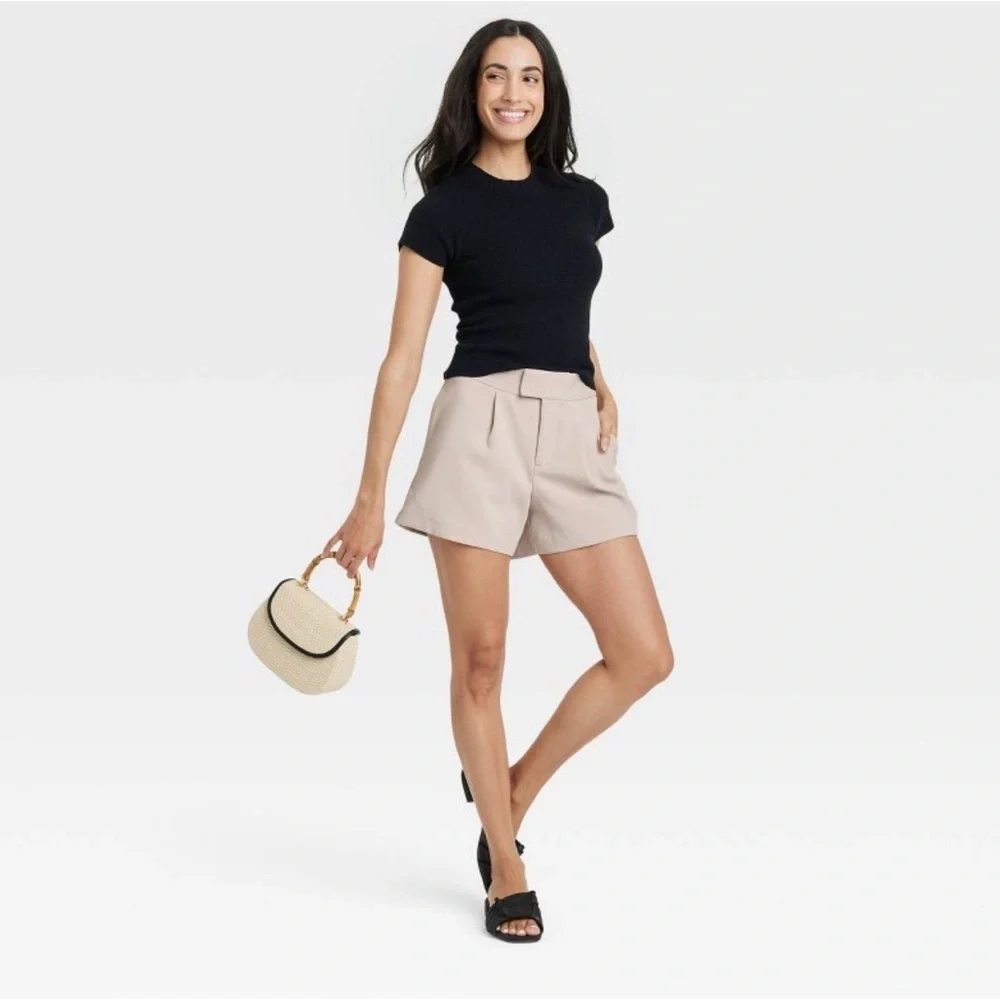 S37 NWT a new day High Rise Tailored Short - Size: 10‎
